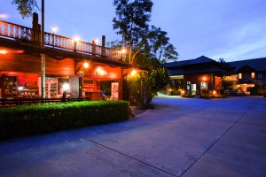 ร้านกาแฟทองแท้ บ้านทิพย์สวนทอง ที่พักใกล้อัมพวา