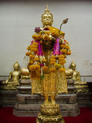 นมัสการหลวงพ่อบ้านแหลม ที่วัดเพชรสมุทรวรวิหาร (วัดบ้านแหลม)