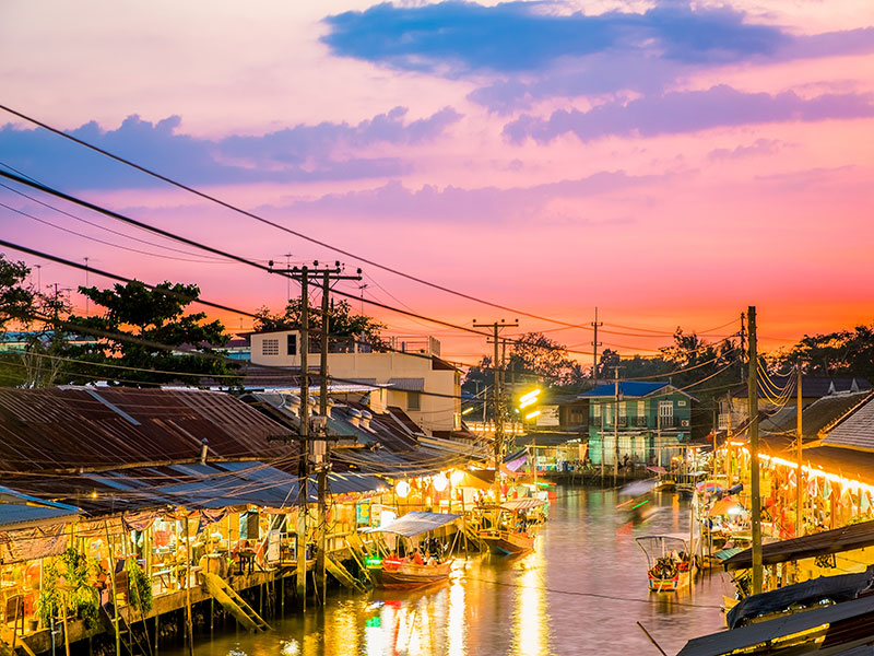 เดินตลาดยามเย็นที่ตลาดน้ำอัมพวา